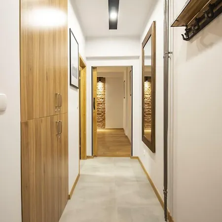 Lägenhet Rajska 12 *